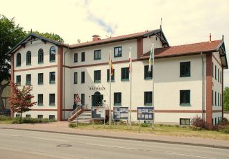Rathaus Graal Müritz in der Ribnitzer Straße.