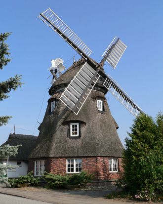 Holländer-Windmühle in  Dorf Mecklenburg